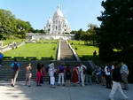 Paris  Montmartre unsere Reisegruppe mit Marion Platz Louise Michel unterhalb der Kirche Sacre Coeure.